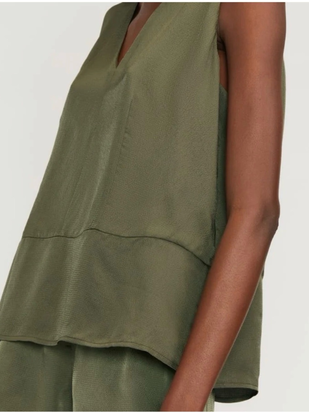Everlane The Satin V-Neck Sleeveless Top Kalamata Size Medium - Picture 3 of 6